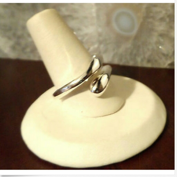 Nwt INFINITY ring 8-9-10 Silver Plated adjustable - Picture 5 of 5